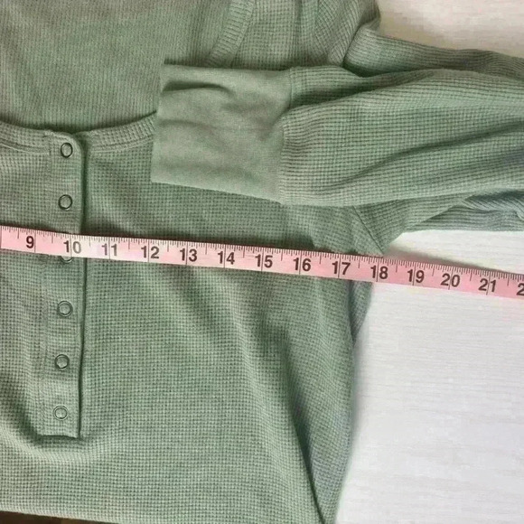 Old Navy Scoop Neck Long Sleeve Half Button Cuff Sleeve Thermal Top - Picture 6 of 7